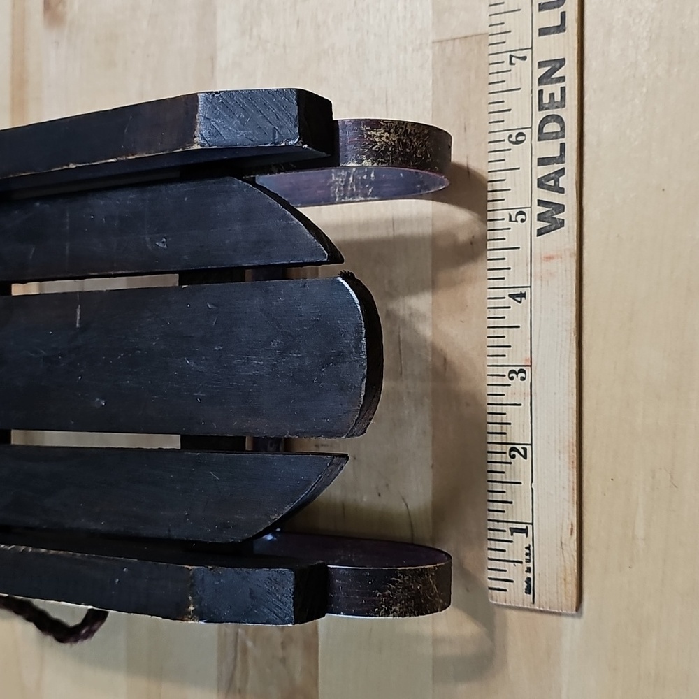 🛷 Vintage Style Wooden & Metal Holiday Sled Decor - Picture 8 of 9